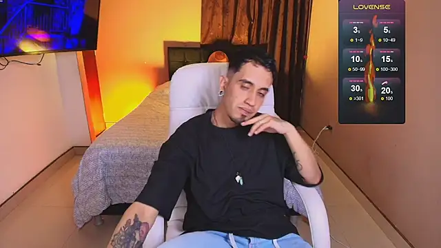 Show modela CHRIS_ARS na web-kameri