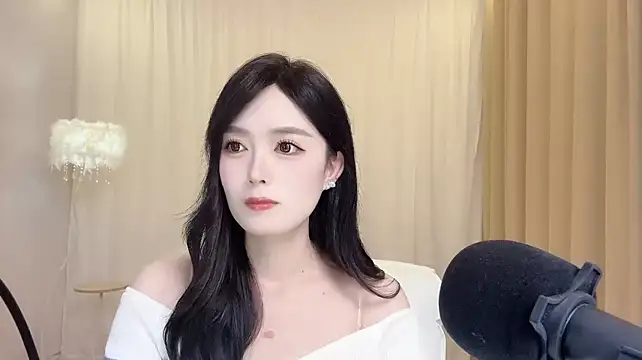 LiLy0608 网络视讯表演