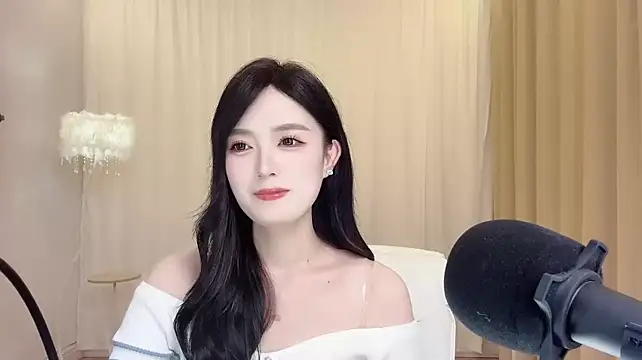 צ'אט XXX בשידור חי של LiLy0608