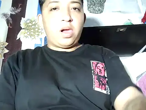 moniika05 Show in webcam