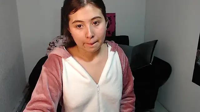 Pokazy przed kamerką – luluqueen69