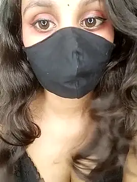 Priya_strip1n Webbikameraesitys