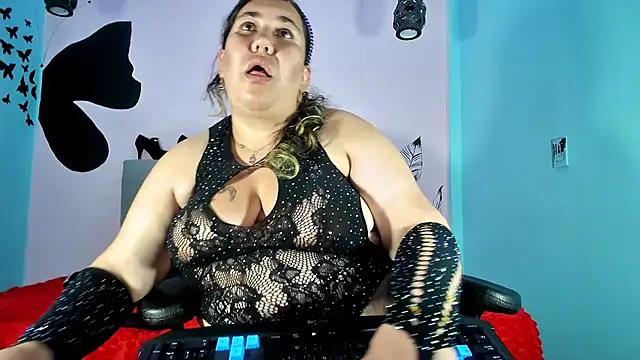 Adara_Ro Adlı Modelin Canlı XXX Sohbeti