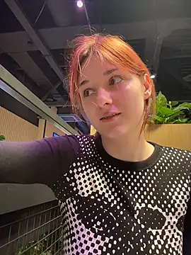 SaintMaya Adlı Modelin Canlı XXX Sohbeti