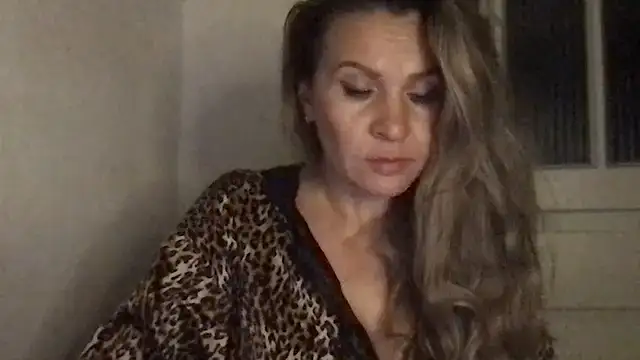 Tavonira Live XXX-chat
