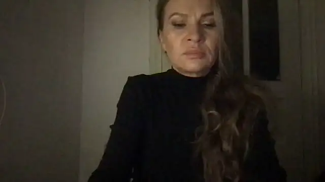 XXX chat uživo modela Tavonira