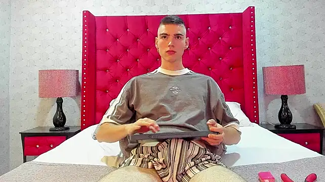 NickWild: вебкам-шоу