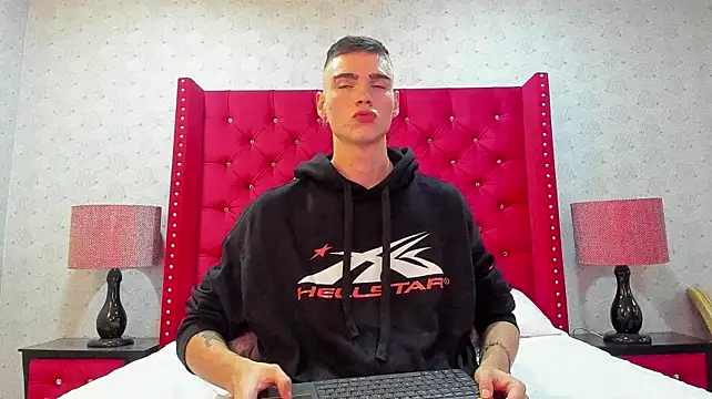 Show modela NickWild na web-kameri