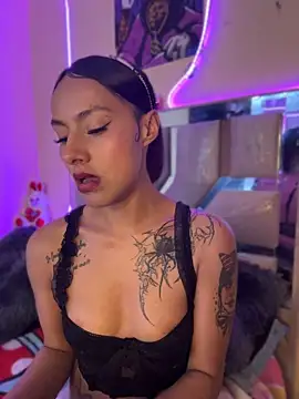 eiimy-fire's Live XXX Chat