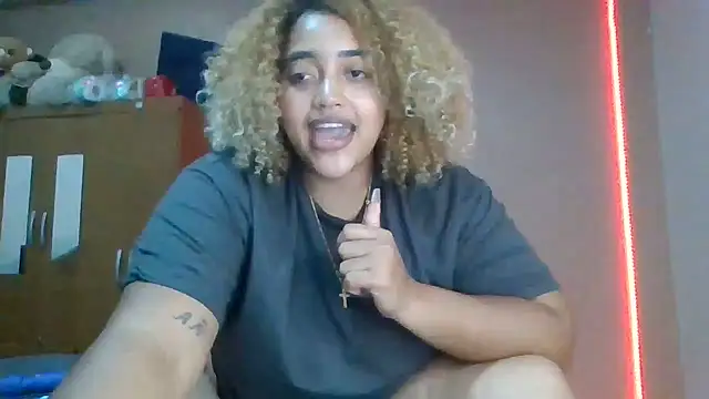 CarnalScandal's Live XXX Chat