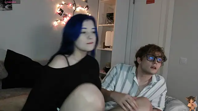 emilia_off0: διαδικτυακό σόου στην κάμερα