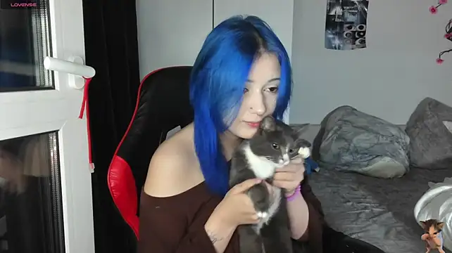 emilia_off0: вебкам-шоу