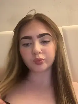 Chat +18 de honeyh ao vivo