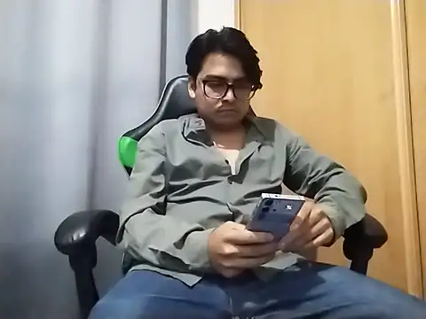 Edgar_Hernandez Show in webcam