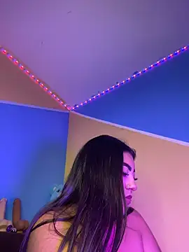 Laulin_TayyyX Show in webcam