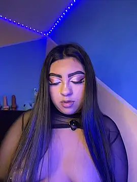 Laulin_TayyyX's Live Chat Room
