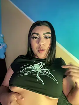 Laulin_TayyyX's Live XXX Chat