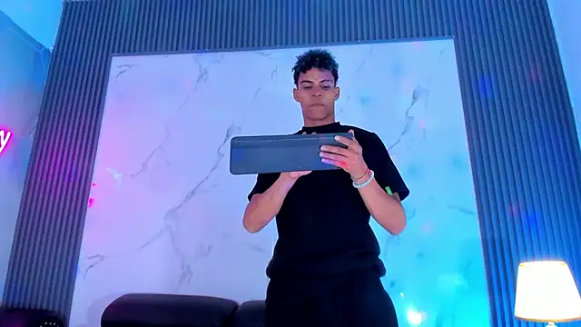 הופעת וובקאם של Ares_pervercity