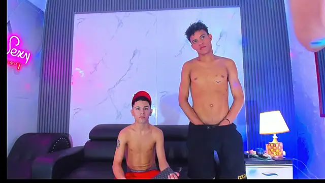 Ares_pervercityn Webbikameraesitys