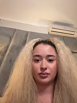 LaceyDover Adlı Modelin Canlı XXX Sohbeti
