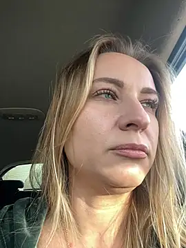 sweetOlga Show in webcam