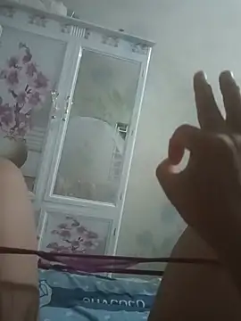 Nude-wetcum 网络视讯表演