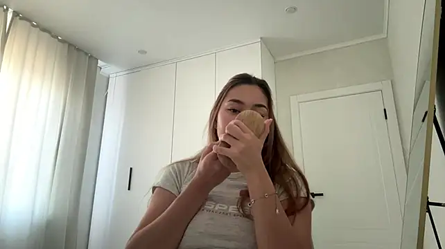 Show modela DorcasBrugal na web-kameri