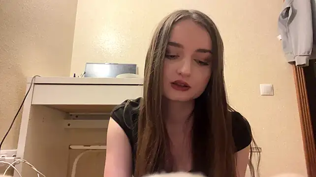 ShennaChiaminto Webcam-Show