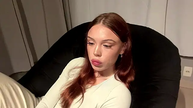 Show modela NancyHirsbrunner na web-kameri