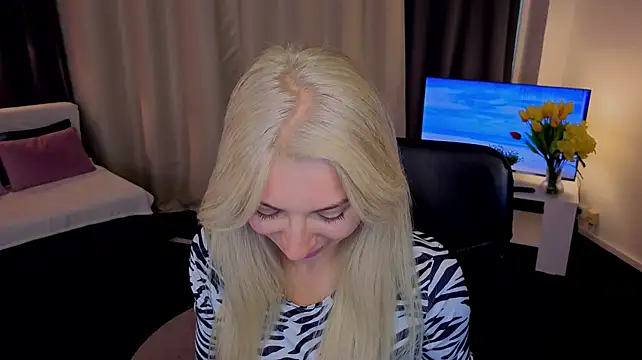 EllisSkyy's Live XXX Chat