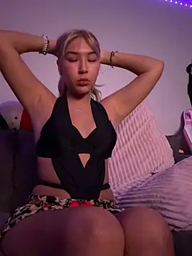 strawberry_3235's Webcam Show