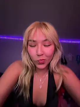 strawberry_3235's Webcam Show