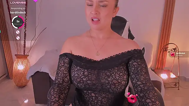MiaMorettiX Adlı Modelin Canlı XXX Sohbeti