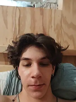 EmoWhiteBoy18 Show Webcam