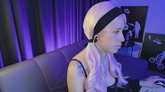 Show modela amimodee na web-kameri