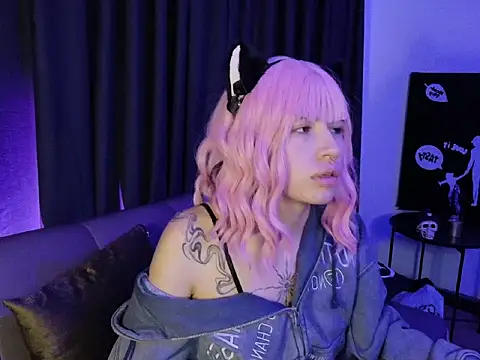 Show modela amimodee na web-kameri