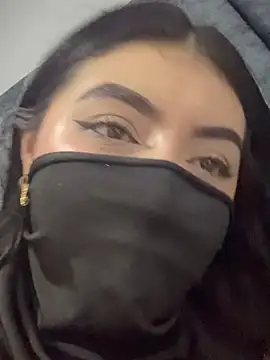 zharaaa18's Live XXX Chat