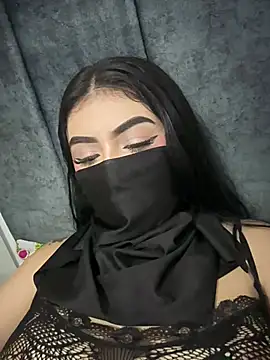 zharaaa18 Show in webcam