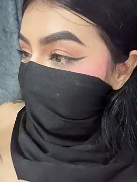 zharaaa18 Show in webcam