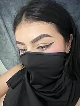 Show de zharaaa18 na webcam