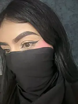 Show modela zharaaa18 na web-kameri