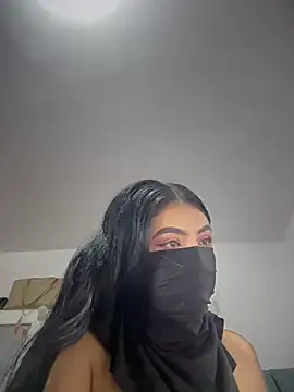 Show de zharaaa18 na webcam