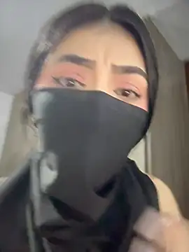 zharaaa18 Show in webcam