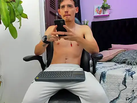 eros_tadeon Webbikameraesitys