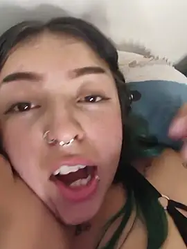 Val_Lau Show in webcam