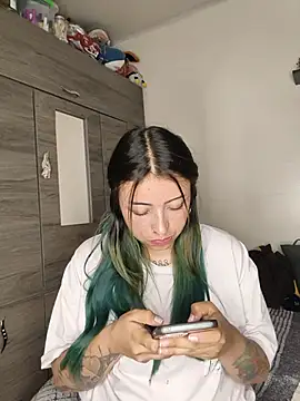 Val_Lau's Webcam Show