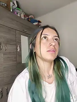 הופעת וובקאם של Val_Lau