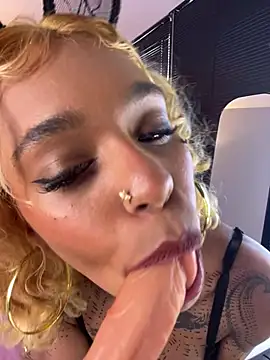 Chatroom XXX en direct de Trixie_June