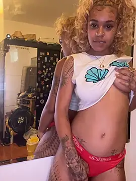 Trixie_June Adlı Modelin Canlı XXX Sohbeti