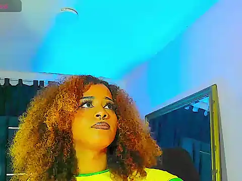הופעת וובקאם של charlottee_-